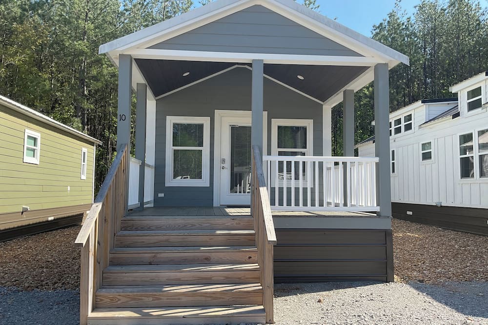 Pearl River House | Tiny Homes for Rent, minutes to the Casino, Golf Course & Water Park
