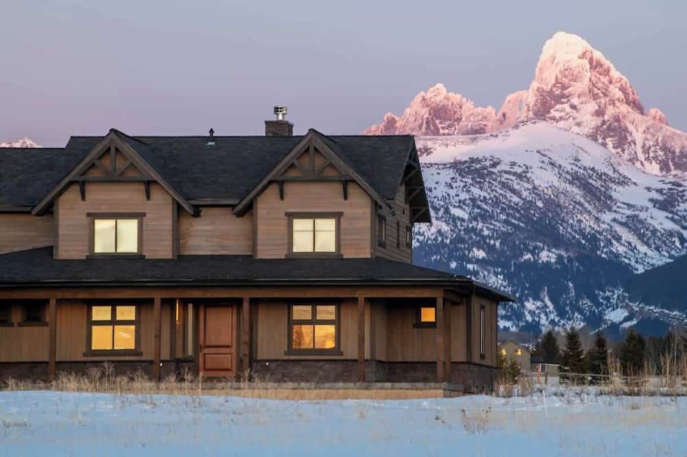 Driggs House | Grand Horizon Retreat - 7 Bdrm Luxury Home