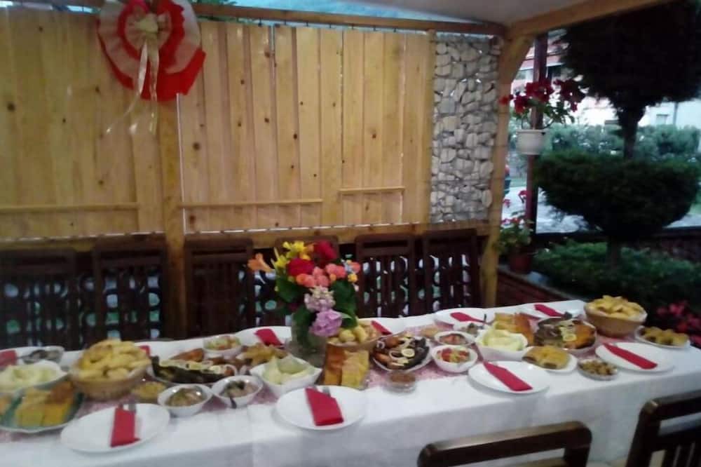 Pestani Apartment | Lile Pestani One-Bedroom Suite with Balcony