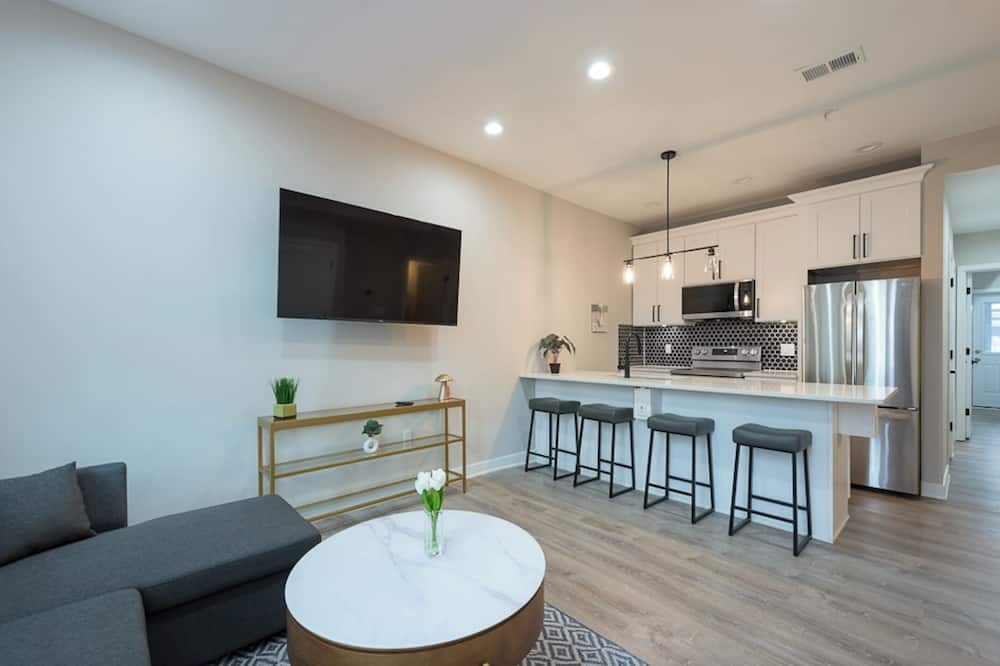 Southeast Apartment | LUX Modern 2BR Apartment in DC