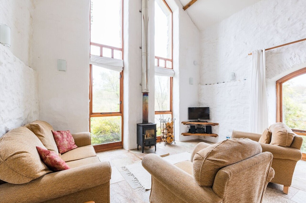 Goodwick House | Harmony Cottage - Two Bedroom House, Sleeps 4