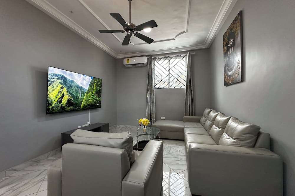 Gbawe Apartment | Modern 2-Bedroom Apartment Near Beach - Rose Villa Accra Suite G1