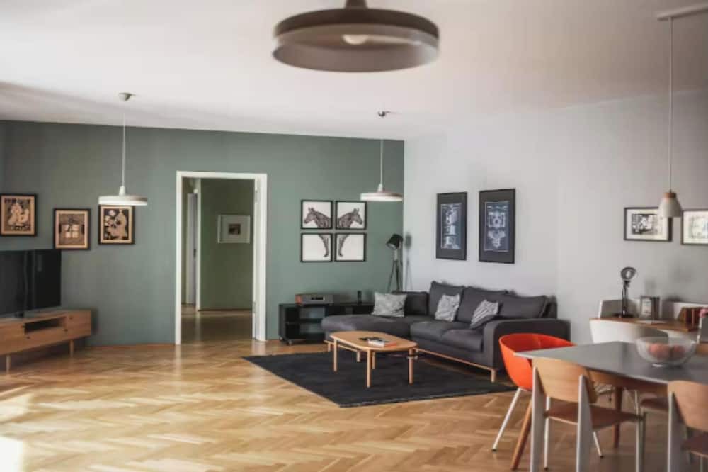 Mitte Apartment | Experience Refined Living in a Fully Renovated Berlin-Mitte Residence
