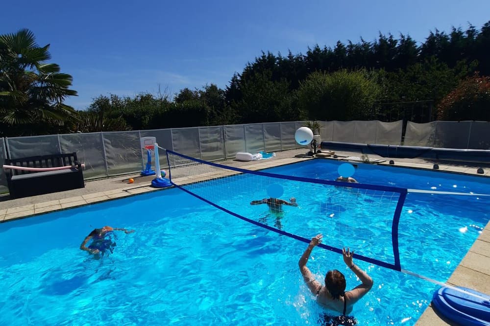 Crouay House | Family home with heated pool, near the D-Day landing beaches