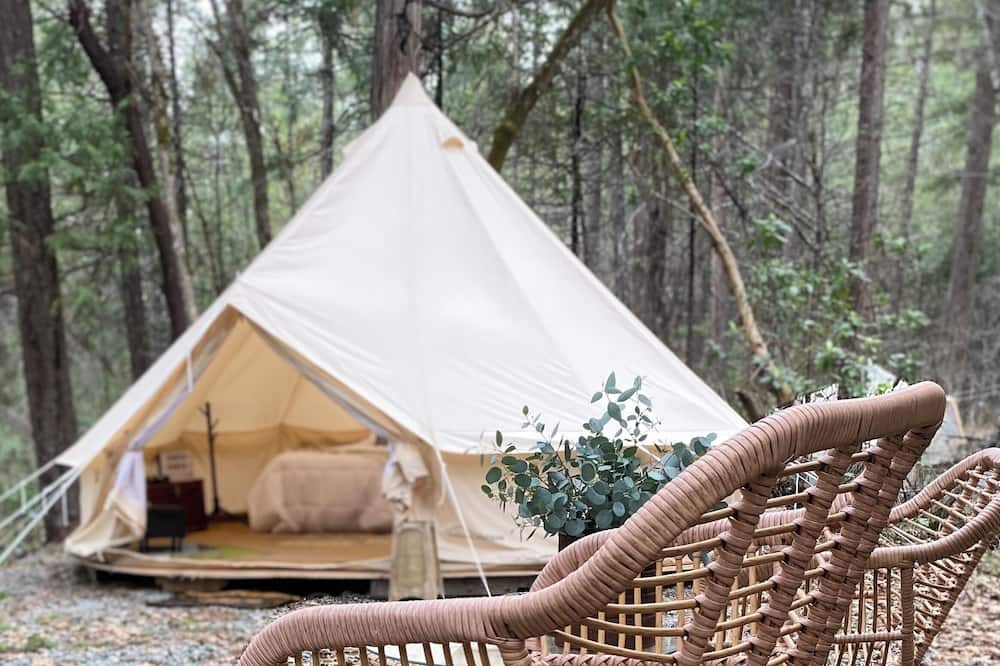 Burnt Ranch RV Rental | Glamping at Radio Ranch Camp with Tub and Waterfalls
