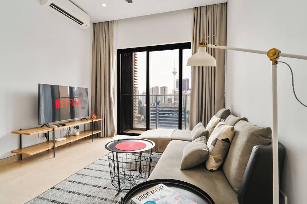 Pudu Apartment | 2-bedroom Suite with Twin Tower view at the living room