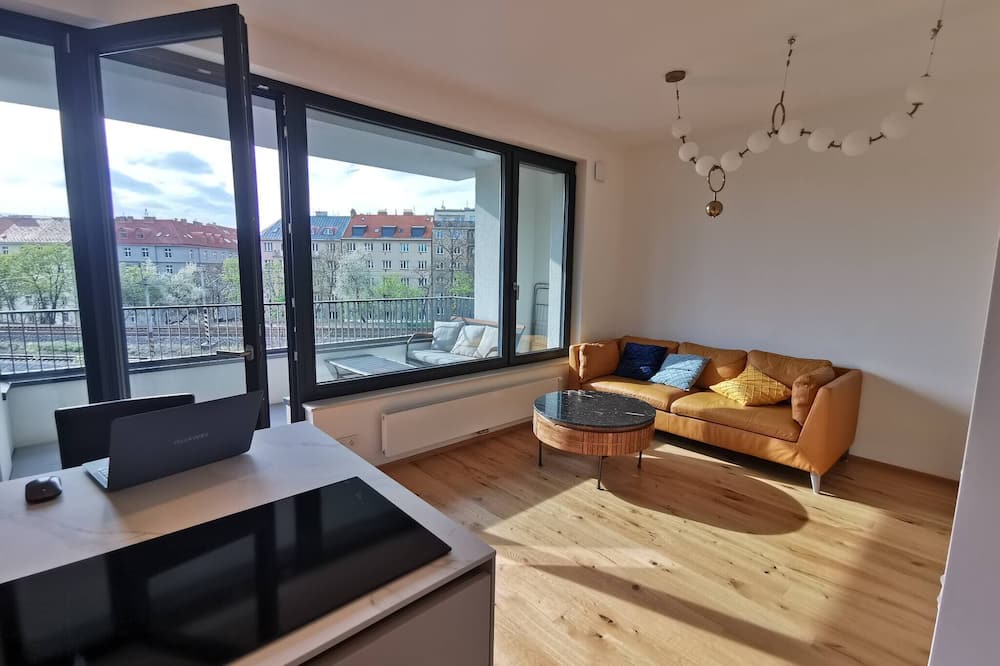 Nusle Apartment | free Parking, center location, Nuslesky Pivovar sunset balcony home