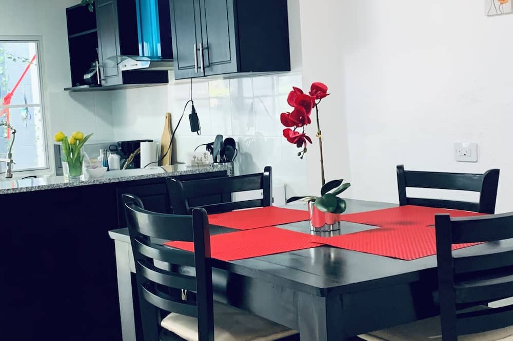 Santa Ana House | Charming 2-bedroom house with WiFi, AC, hot water in peaceful Santa Ana