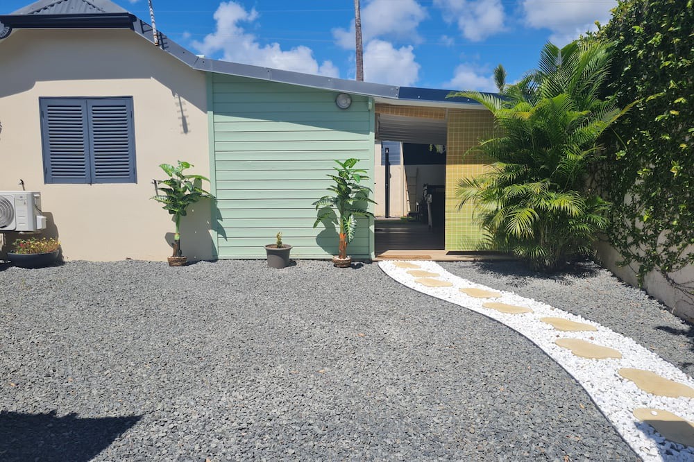 Petit-Bourg House | Gîte L'instant Cocooning - Entire cottage with jacuzzi ideally located!