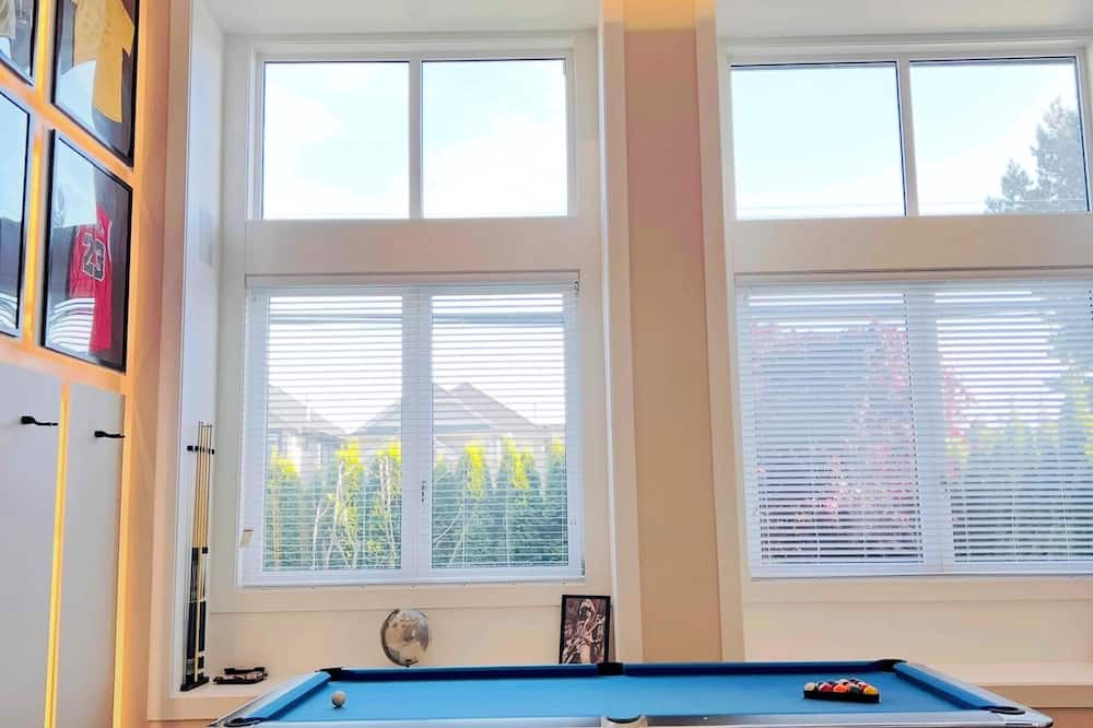 Steveston House | Brand New Luxury loft with huge living room and king bed room - 13 mins from YVR