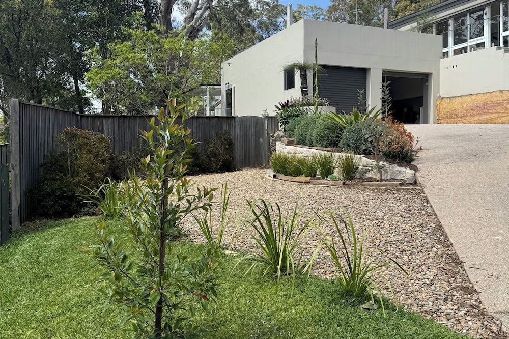 Davidson Apartment | Tranquil bush setting, with private access and off street parking