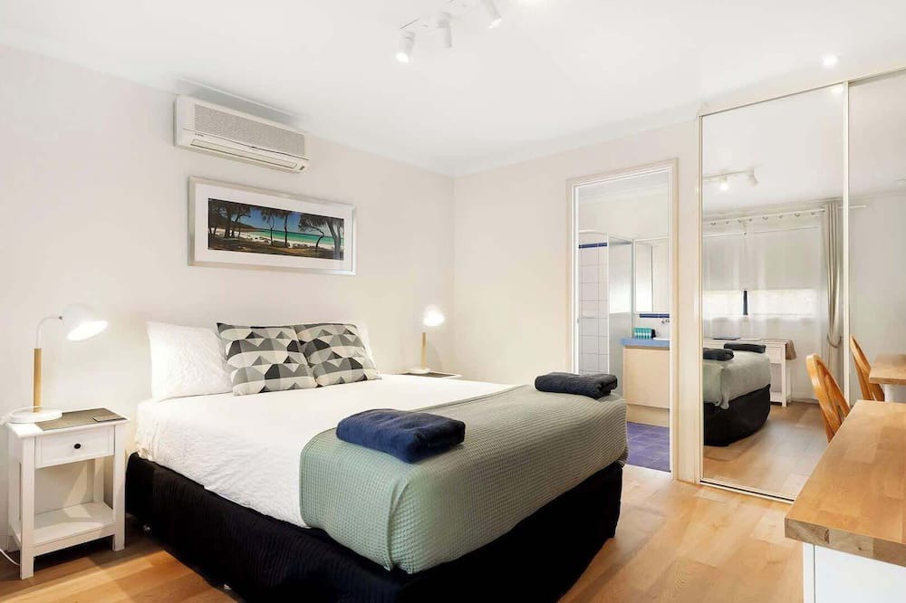 Busselton Bed & Breakfast | Meelup Bay Room - 1 @ Observatory Guesthouse
