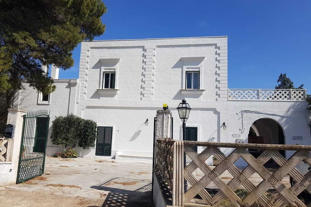 Oria Villa | Beautiful villa with pool, in the Italian countryside but only 5 minutes to town
