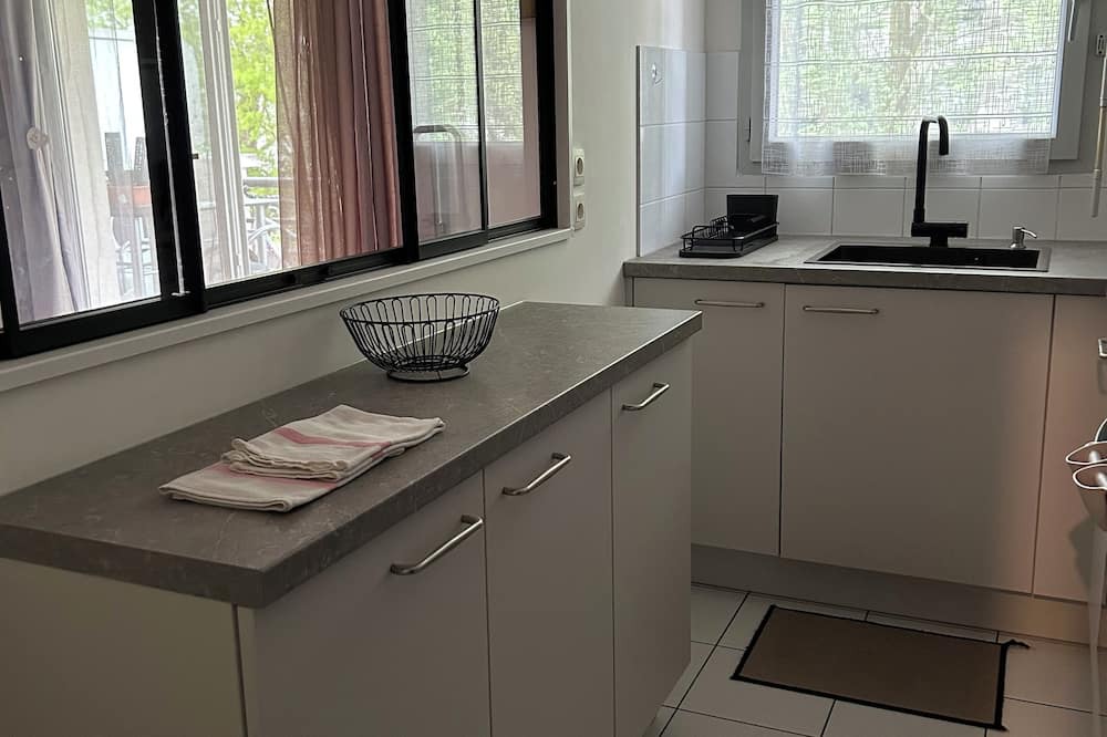 Mantes-la-Jolie Apartment | Charming T2 on the edge of the Seine with terrace