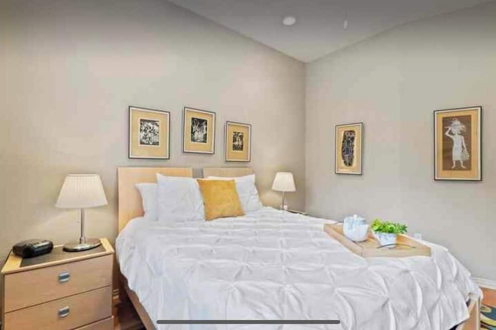 Circle C Ranch House | Clelia’s Cottage: Cozy 1-bedroom cottage in charming Austin with WiFi, AC