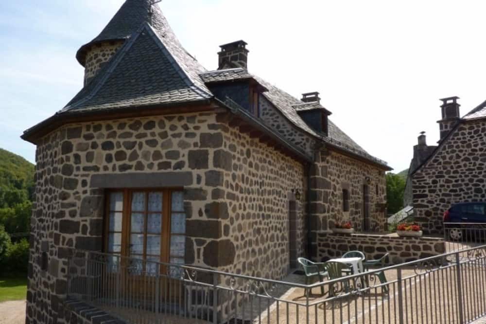 Saint-Martin-sous-Vigouroux Cottage | Charming 18th Century House, 4 pers, Pets allowed, Parking, Garden