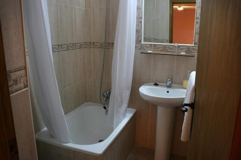 Trujillo Apartment | DOUBLE ROOM WITH BALCONY IN TRUJILLO'S MAIN SQUARE