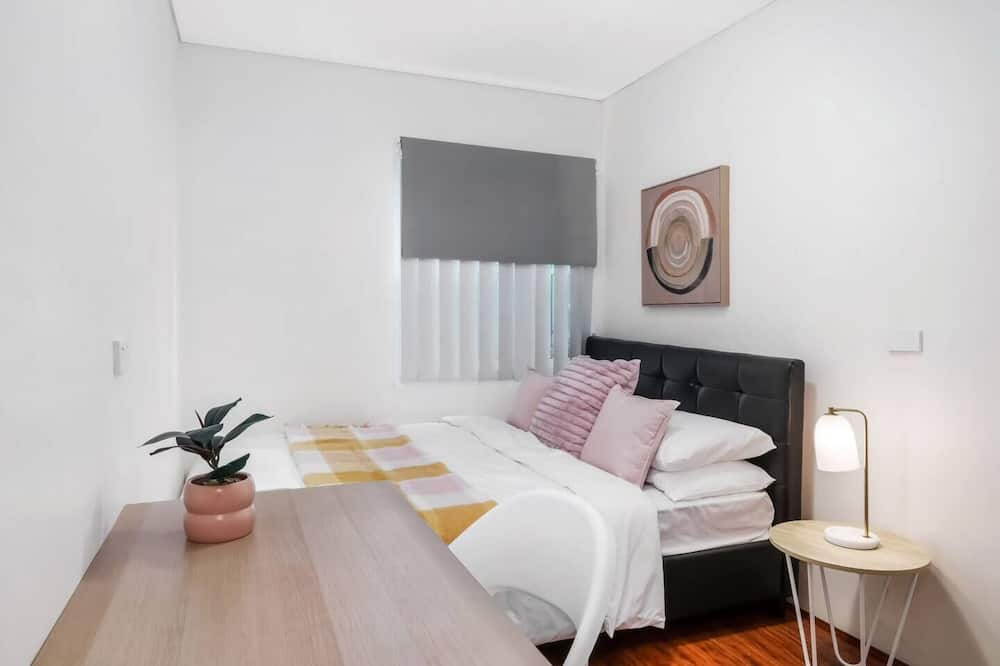 Bexley North House | Spacious 11-bedroom house in fabulous Bexley North with AC, WiFi with Pool