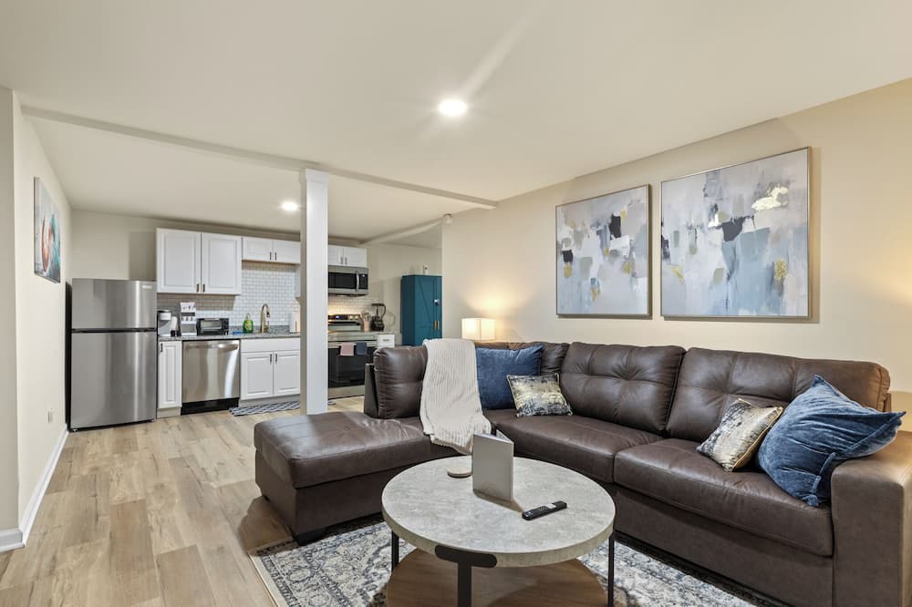 Westview Apartment | Bright & Stylish ATL 2BR Smart Entry, Free Parking, Close to Mercedes-Benz