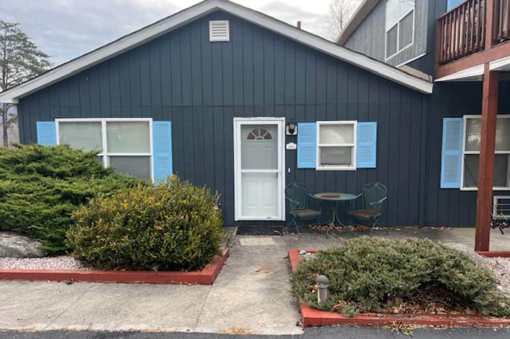 Paw Paw Condo | Cozy 2-bedroom condo in Avalon Resort located in Paw Paw West Virginia
