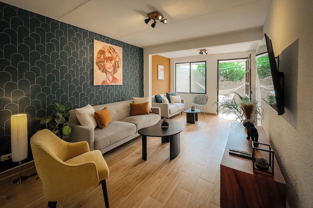 Santa Tecla House | [NEW!] Renovated house in Santa Elena - near the US embassy!
