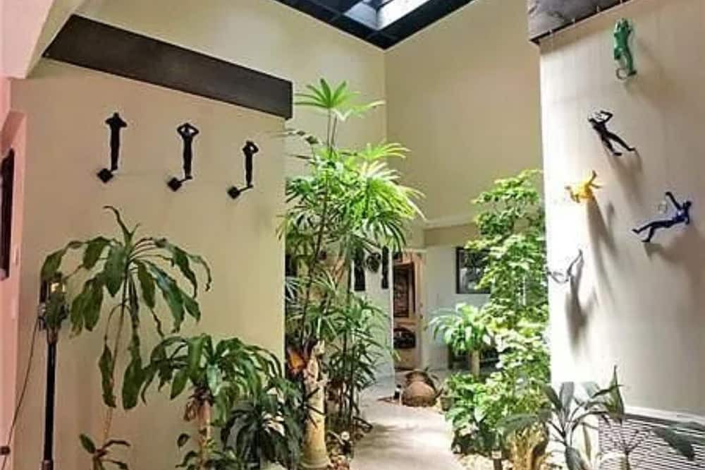 Cooper City House | 4-bedroom house in delightful Cooper City with Indoor Atrium, Fitness room, Pool