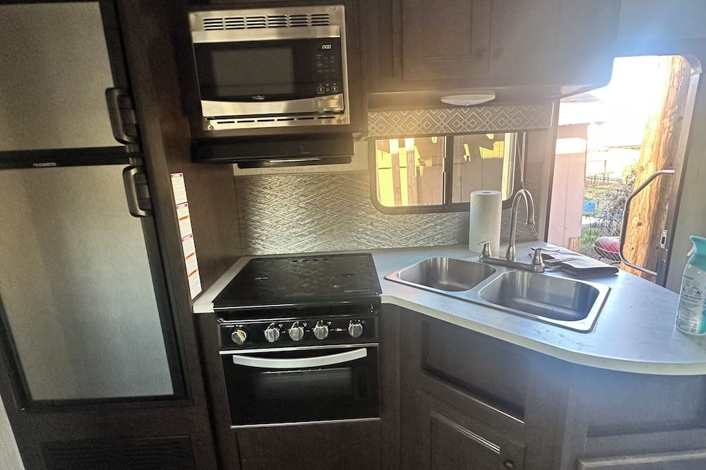 Delhi House | Charming RV with AC in Delhi for a cozy getaway