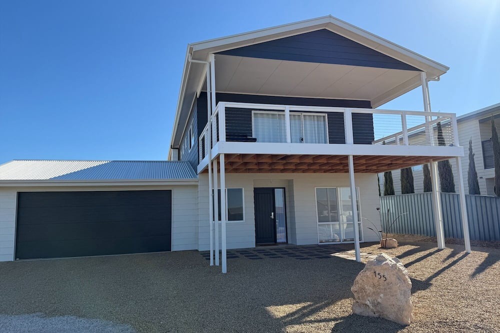 Para Wurlie House | Bayview Escape - Sea views from balcony! Off Peak Special!