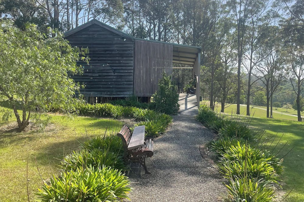 Narooma Cabin | Charming cabin in welcoming Narooma with fitness room, WiFi, AC