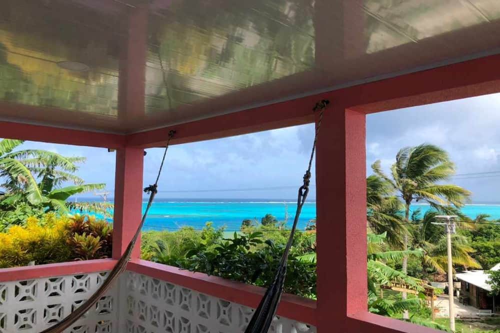 Providencia House | Halley View Summer House (ideal for Families)