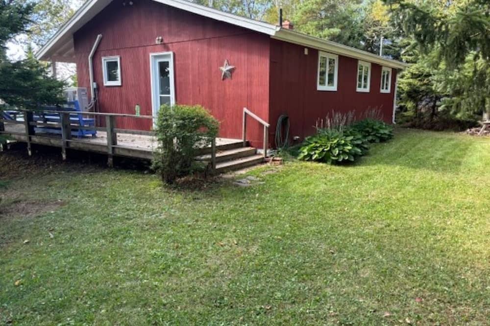 Bayview Cottage | Cozy Cottage, waterfront, pet friendly, very close to attractions/theme parks.