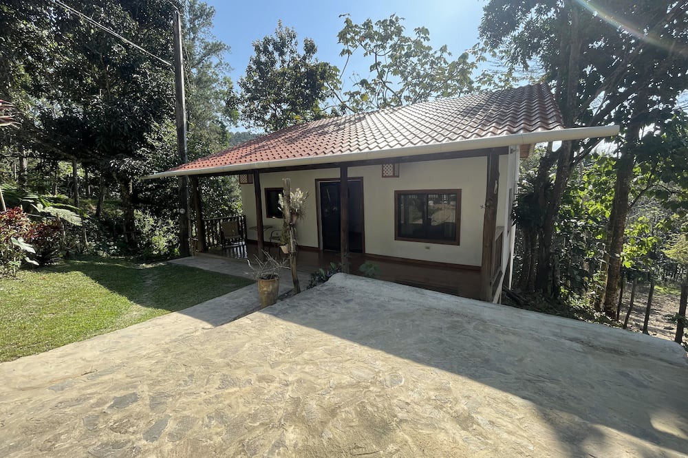 Jarabacoa Villa | 3-bedroom villa in charming Jarabacoa with WiFi