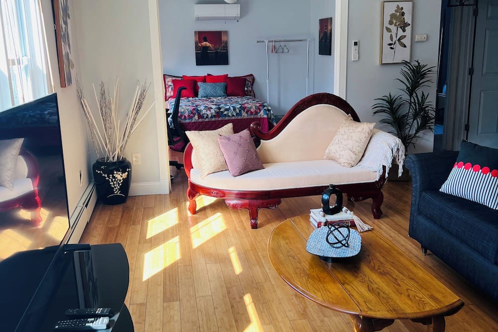 Poughkeepsie Waterfront Condo | Charming , Peaceful Waterfront n2-bedroom condo overlooking the Hudson River