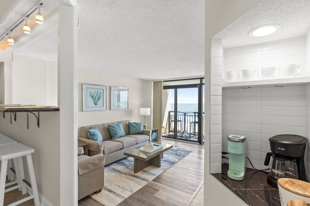 Briarcliffe Acres Condo | 1 King BR Oceanfront Resort,Prime location in North Myrtle Beach