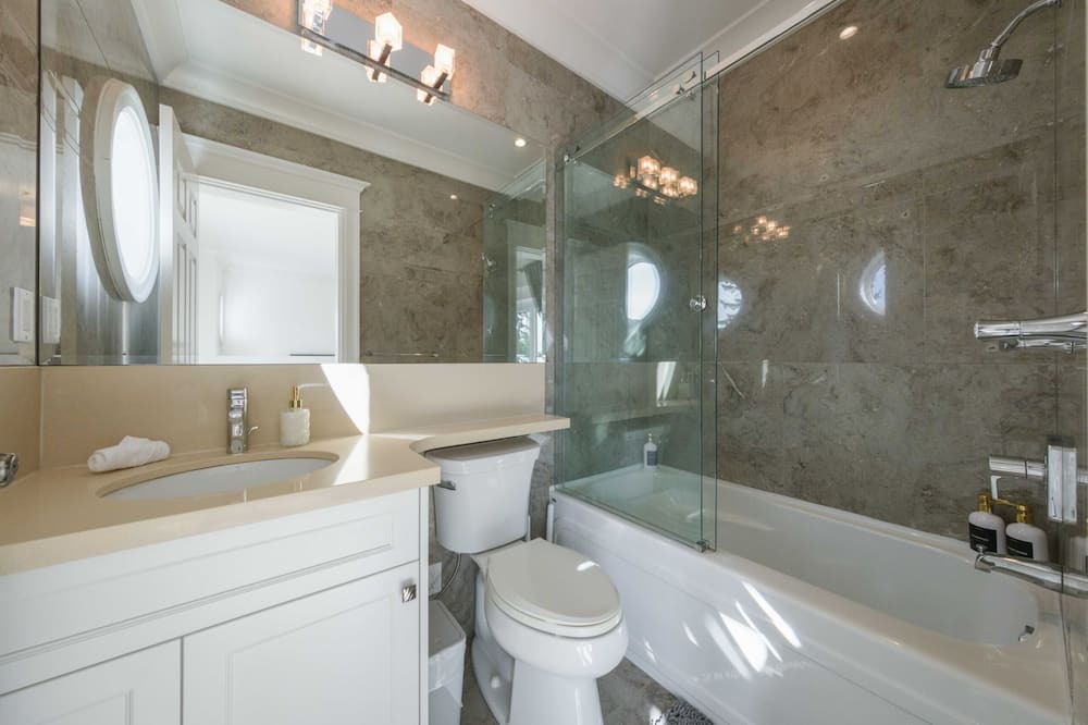 West Vancouver Villa | Luxury Oceanfront Villa with Panoramic Views - West Vancouver