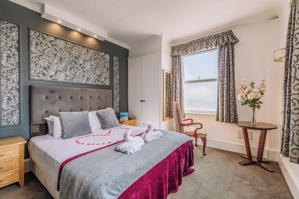 Westcliff-on-Sea House | Relax by the Sea! Comfortable Stay with Beach Access & Ocean Views in Westcliff