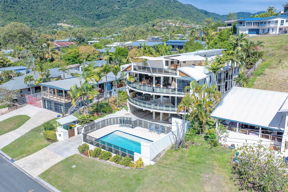 Cannonvale Apartment | Whitsunday Escape - Beachfront Penthouse with Pool