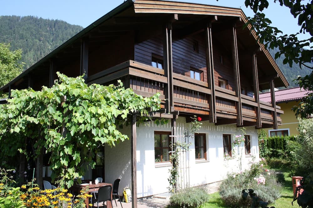 Goldegg Villa | Country House Goldegg near Ski Slopes