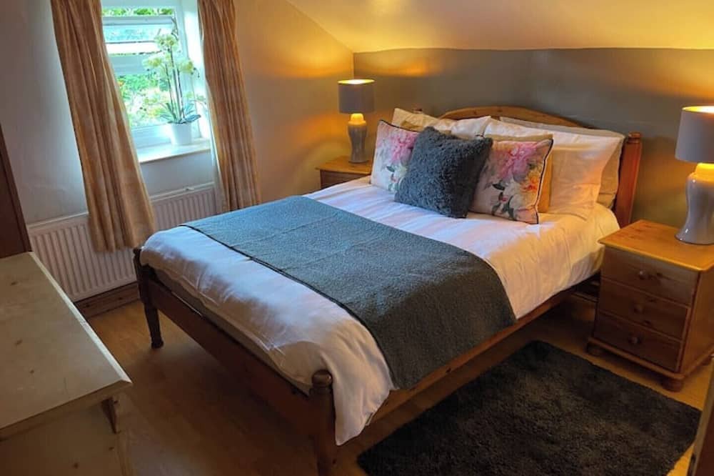 Axbridge Apartment | Cosy 1 bedroomed Annex with parking and courtyard