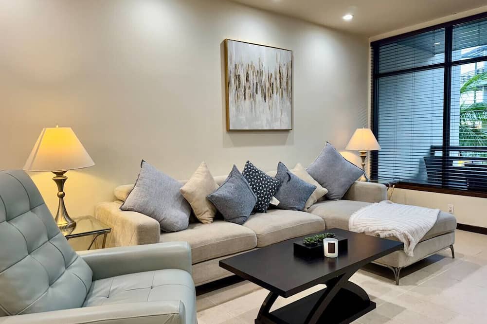 Mission Apartment | Lux Condo-3 bed pool and Jacuzzi