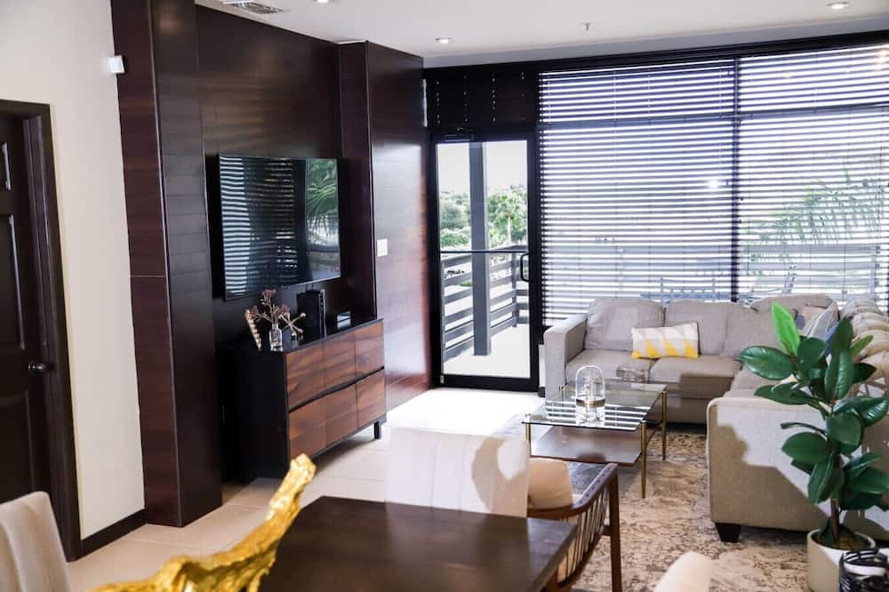 Mission Apartment | Penthouse with Pool & Jacuzzi