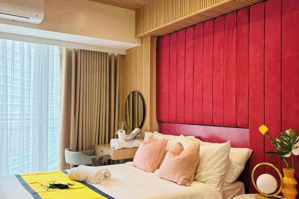 Muntinlupa Apartment | Cozy Studio Apartment with AC, WiFi in welcoming Azure Urban Resort