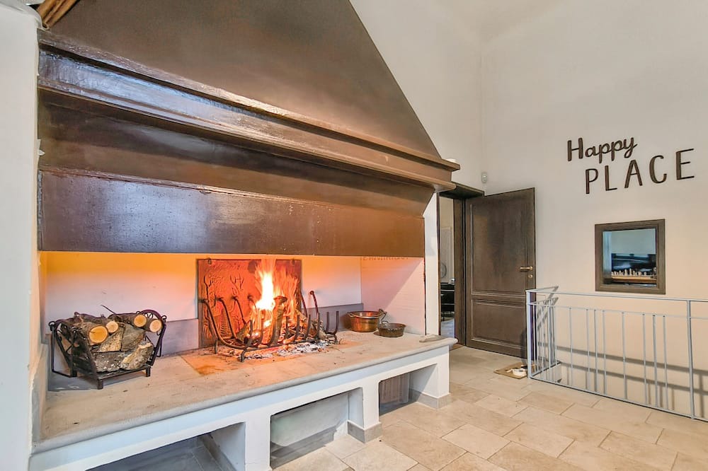 Vaglia Villa | La vita è bella - Four Bedroom Villa, Sleeps 9