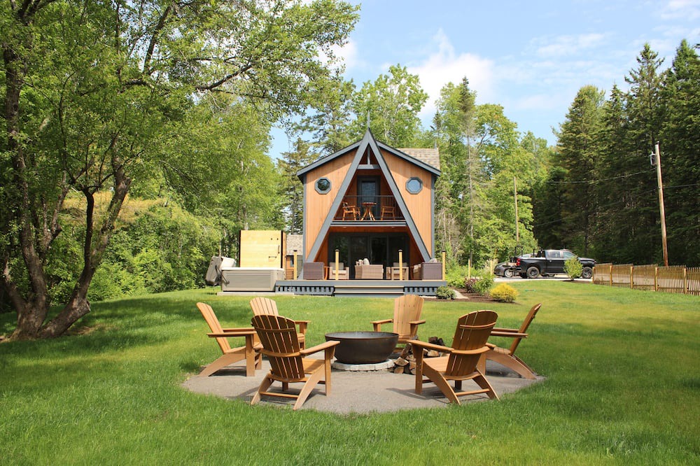 Belfast House | Newly Constructed - The Colby House is a stunning getaway in beautiful Belfast!