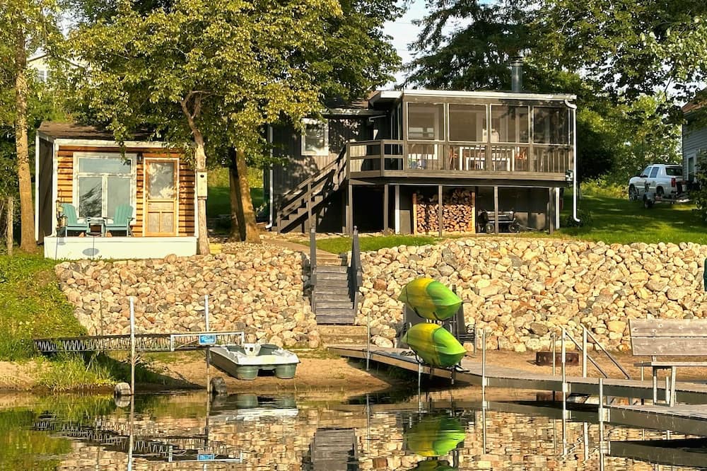 Richwood Cabin | Leaf Lake Haven -A lakeside getaway at its best - summer, fall, winter or spring