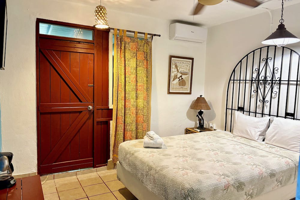 Esperanza Resort | Bananas Vieques Guesthouse Room 5/Vibrant Area/Private/Steps from Caribbean
