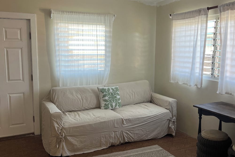 Laie Apartment | Charming 1 bdr in LAIEnPrivate yard and entrance! 5 minute walk to Hukilau beach