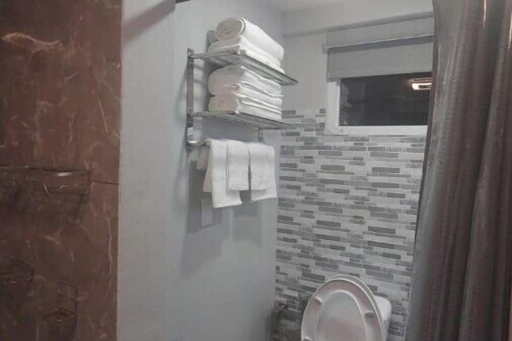 East End Apartment | Levor Lettsome Duplex 2bed 2bath w/Jacuzzi and small gym