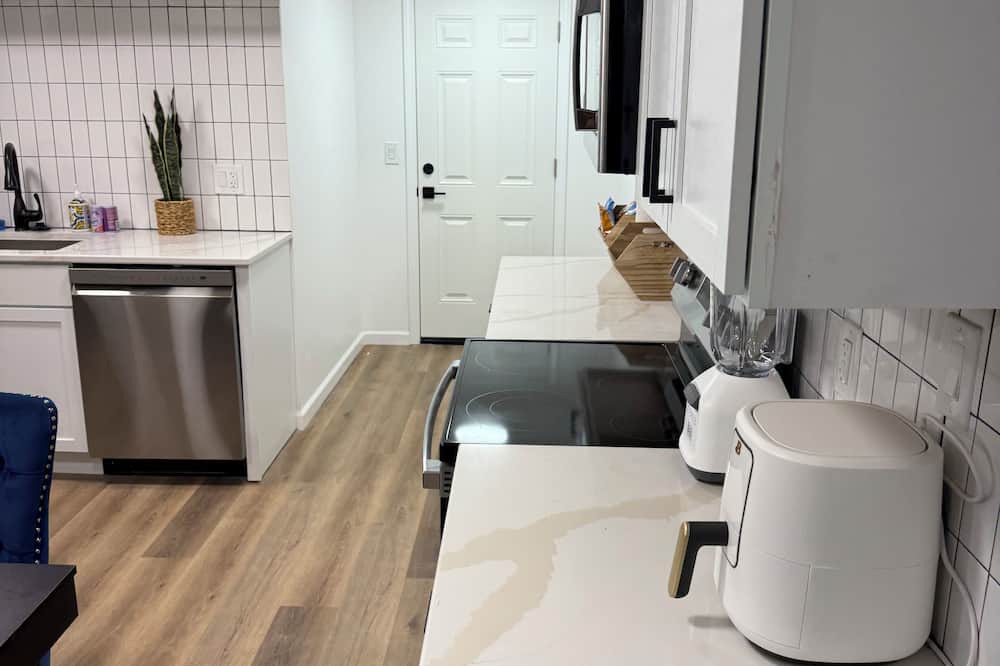 Lansing House | Spacious 6-bedroom house with AC, WiFi in lovely Lansing