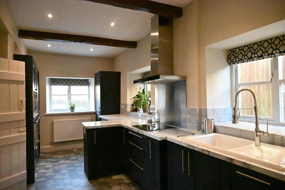 Brackley Cottage | Cute Cottage on the edge of the Cotswolds and close to everything